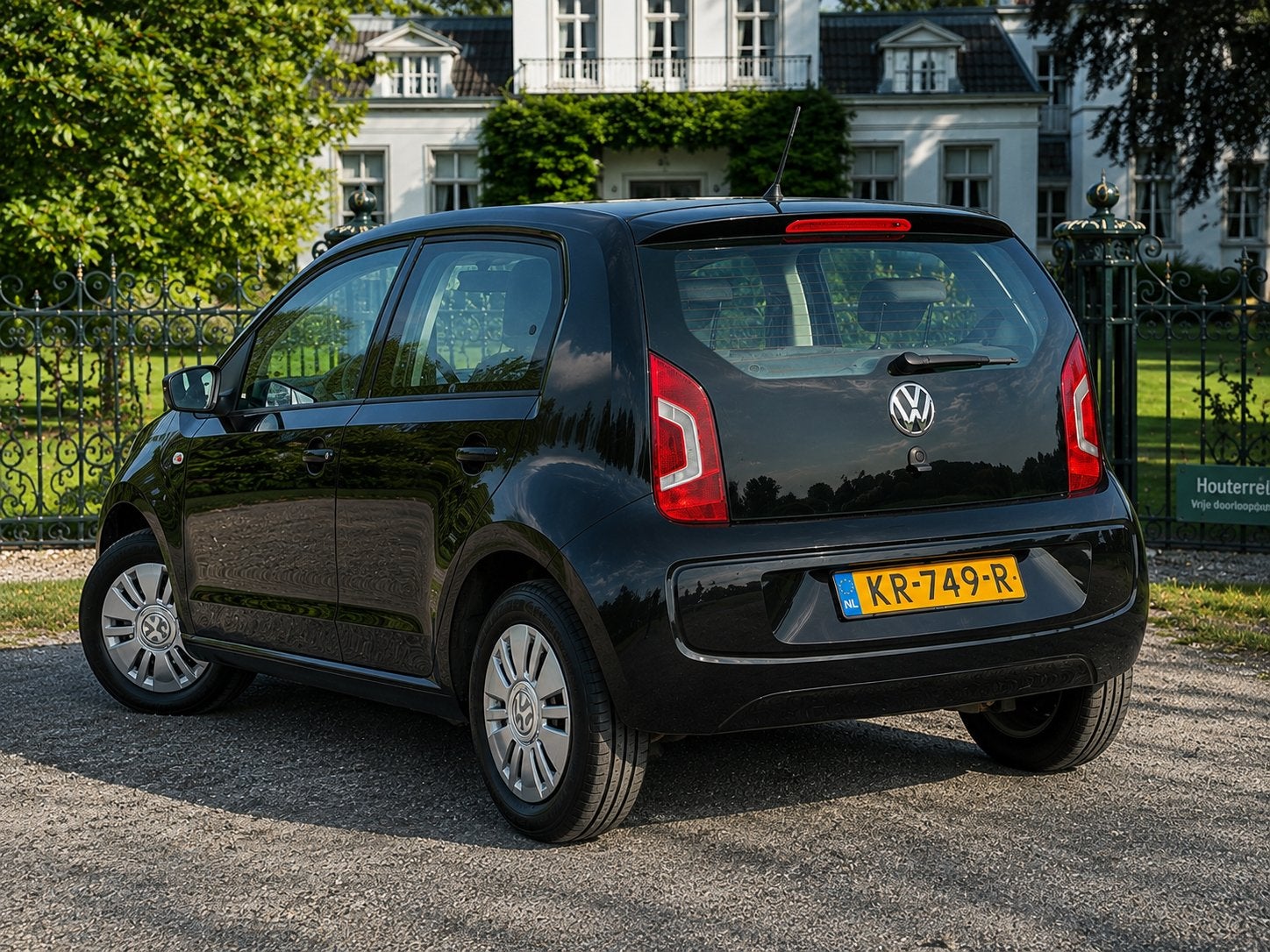 Volkswagen up! 5-deurs 1.0 44KW 2013 Zwart - Airco - Navi, Auto's, Volkswagen, Voorwielaandrijving, Euro 5, Stof, Zwart