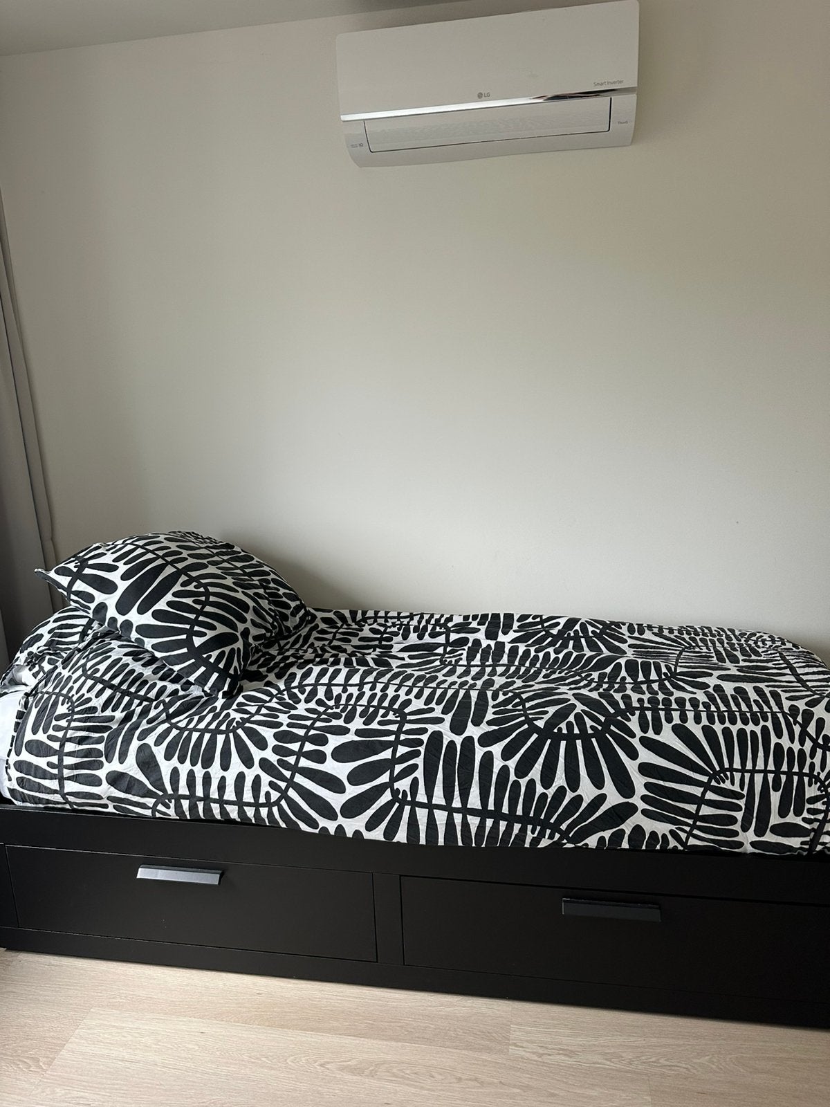 Ikea bed, Eenpersoons, Wit, Ophalen of Verzenden, Zo goed als nieuw