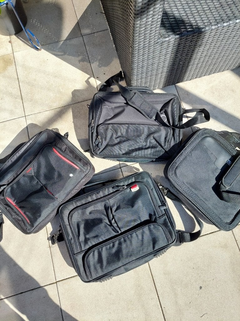 Diverse merken laptoptassen HP. Ruilen of kleine bijdrage, 17 inch of meer, Ophalen of Verzenden, Zwart, Schoudertas