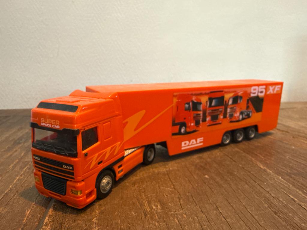Herpa - DAF 95 XF Super Space Cab vrachtwagen model, Ophalen of Verzenden, Gebruikt, Bus of Vrachtwagen, Overige merken