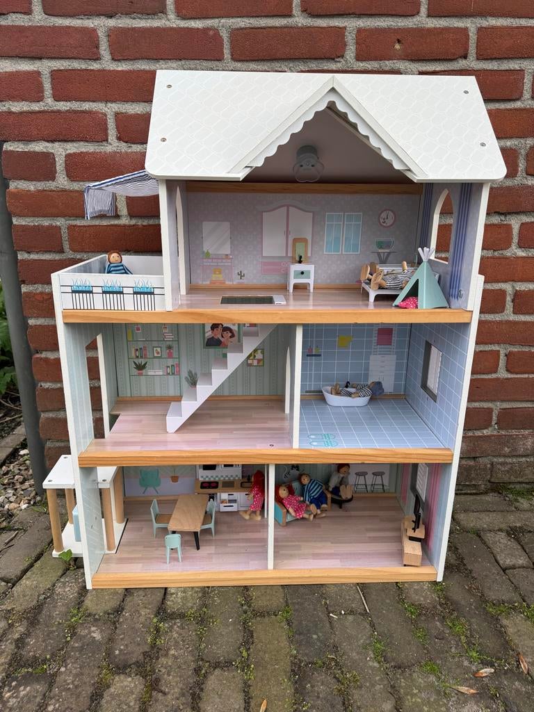 Groot Poppenhuis met deurbel, lampje en lift, Ophalen, Zo goed als nieuw, Poppenhuis