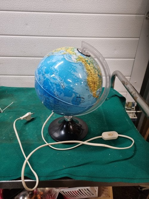 wereldbol globe met lamp, Huis en Inrichting, Woonaccessoires | Wereldbollen, Ophalen of Verzenden, 'T Olde Gre-j, Info@toldegrej.nl