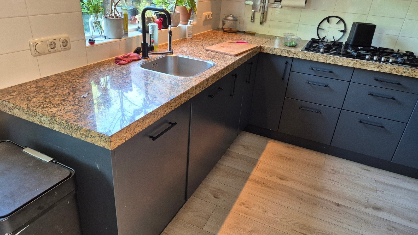 Keuken met inbouwapparatuur - Beschikbaar 1 sept, Huis en Inrichting, Ophalen, Gebruikt, Overige kleuren, Hoekkeuken