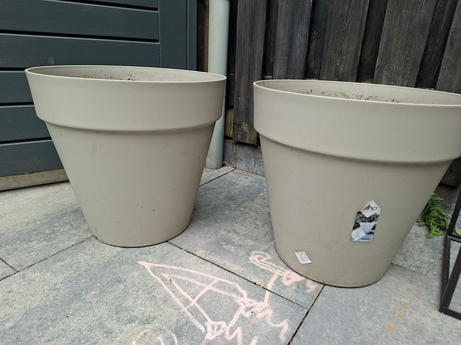 Twee grote kunststof bloempotten voor buiten, Ophalen, Kunststof, Gebruikt, Rond