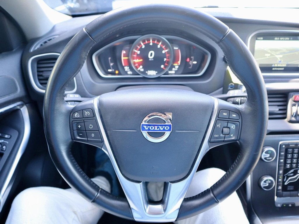 Volvo V40 2.0 T2 Momentum Business dealer onderhouden, Auto's, Voorwielaandrijving, Gebruikt, 4 cilinders, Leder en Stof