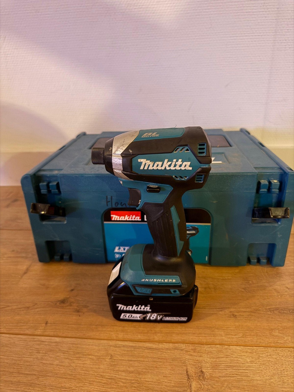 Makita DTD153 Slagschroevendraaier incl 5ah 18V accu en Mbox, Doe-het-zelf en Verbouw, Ophalen of Verzenden, Gebruikt, Boor- en Schroefmachine