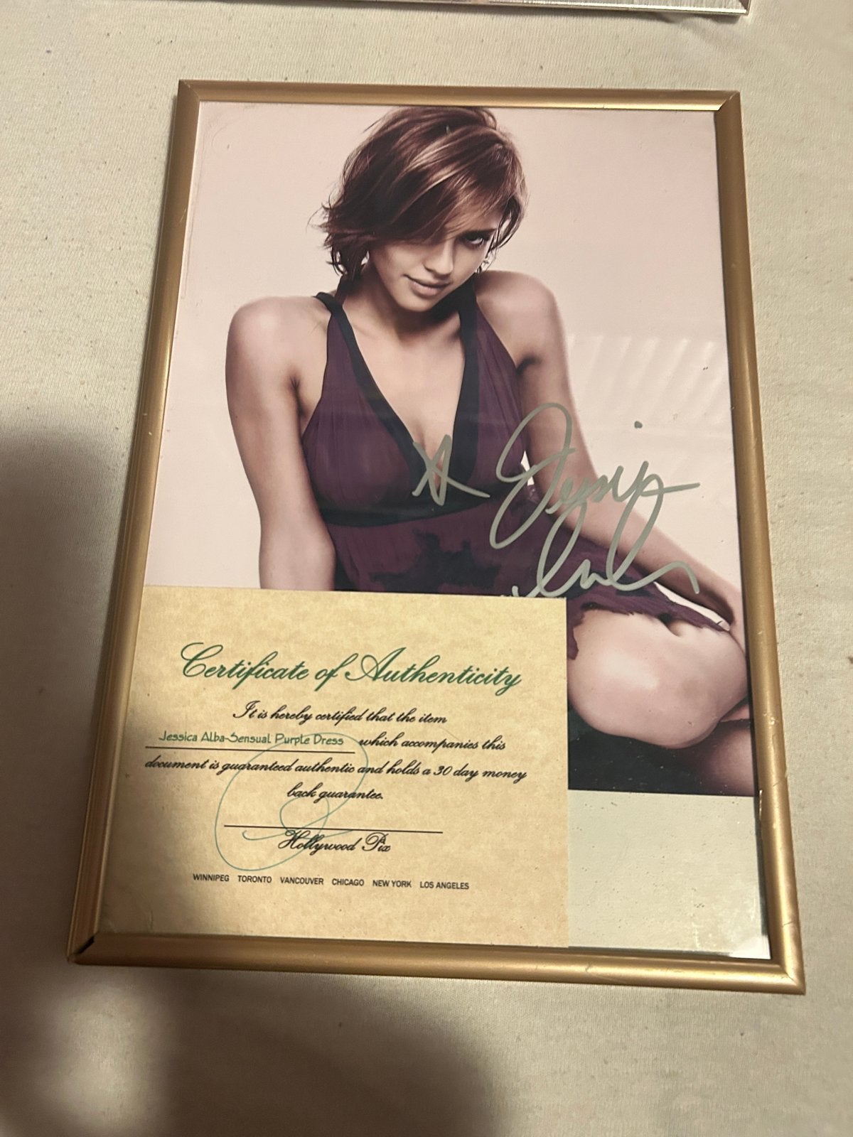 Twee Originele Gesigneerde Foto's van Jessica Alba, 1980 tot heden, Foto, Ophalen of Verzenden, Zo goed als nieuw