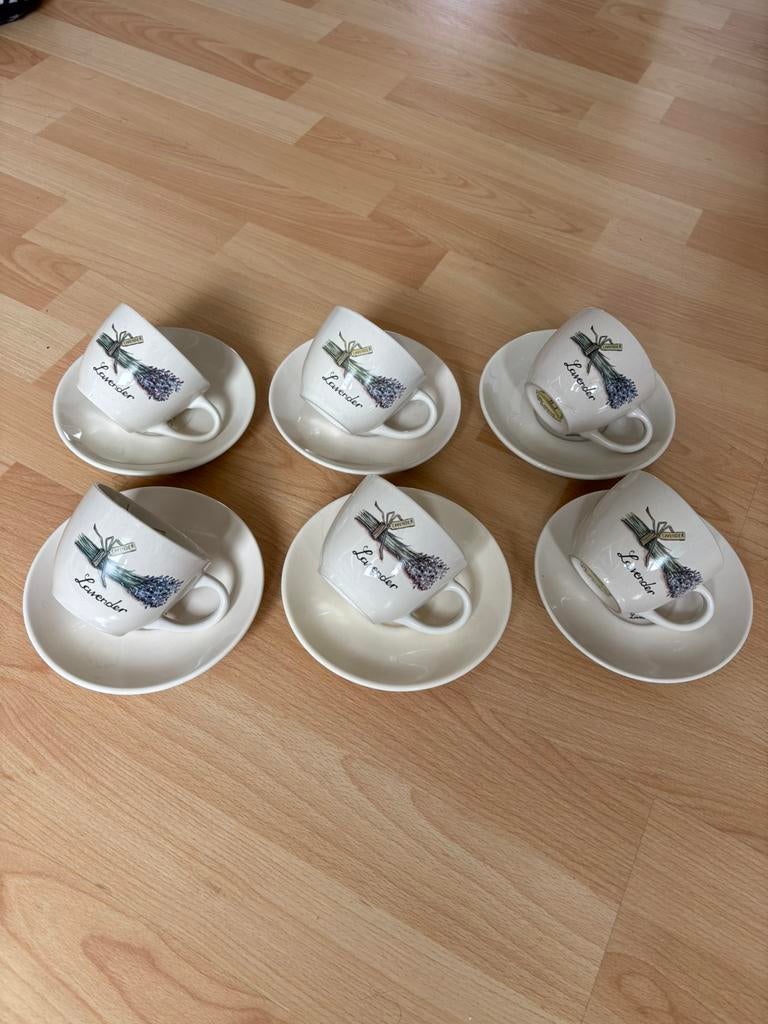 6 kop en schotels Jet ter Steege LAVENDER, Ophalen of Verzenden, Zo goed als nieuw, Overige stijlen, Kop(pen) en/of Schotel(s)
