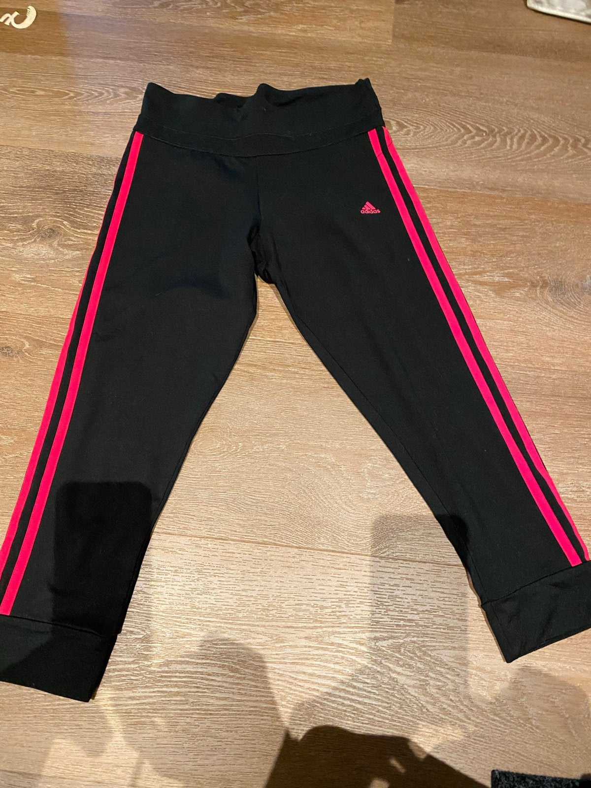 Adidas sportlegging zwart met roze strepen, Kleding | Dames, Zwart, Ophalen of Verzenden, Fitness of Aerobics, Maat 36 (S)