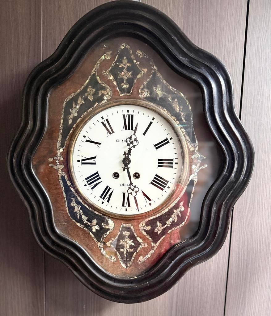 Antieke Oeil de Boeuf klok met parelmoer inleg, Antiek en Kunst, Antiek | Klokken, Ophalen of Verzenden