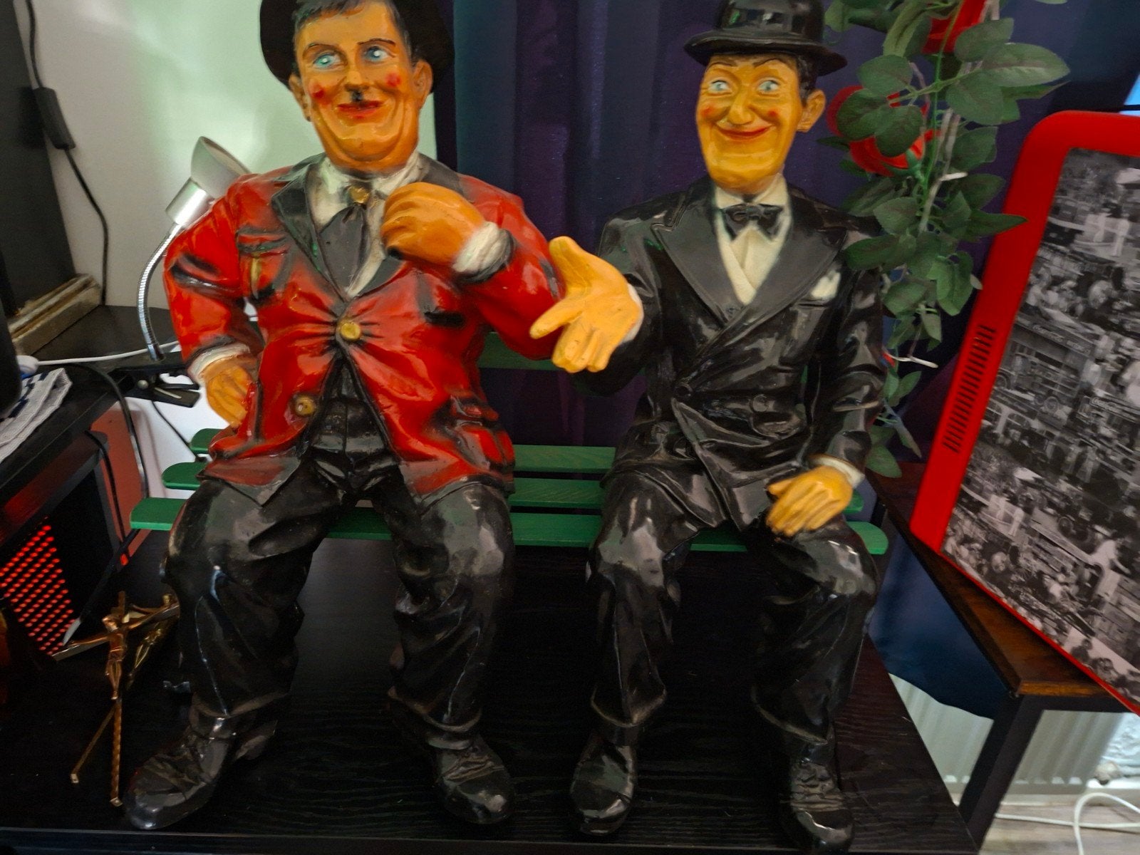 Laurel & Hardy beeld op bankje - Vintage decoratie, Ophalen of Verzenden, Gebruikt