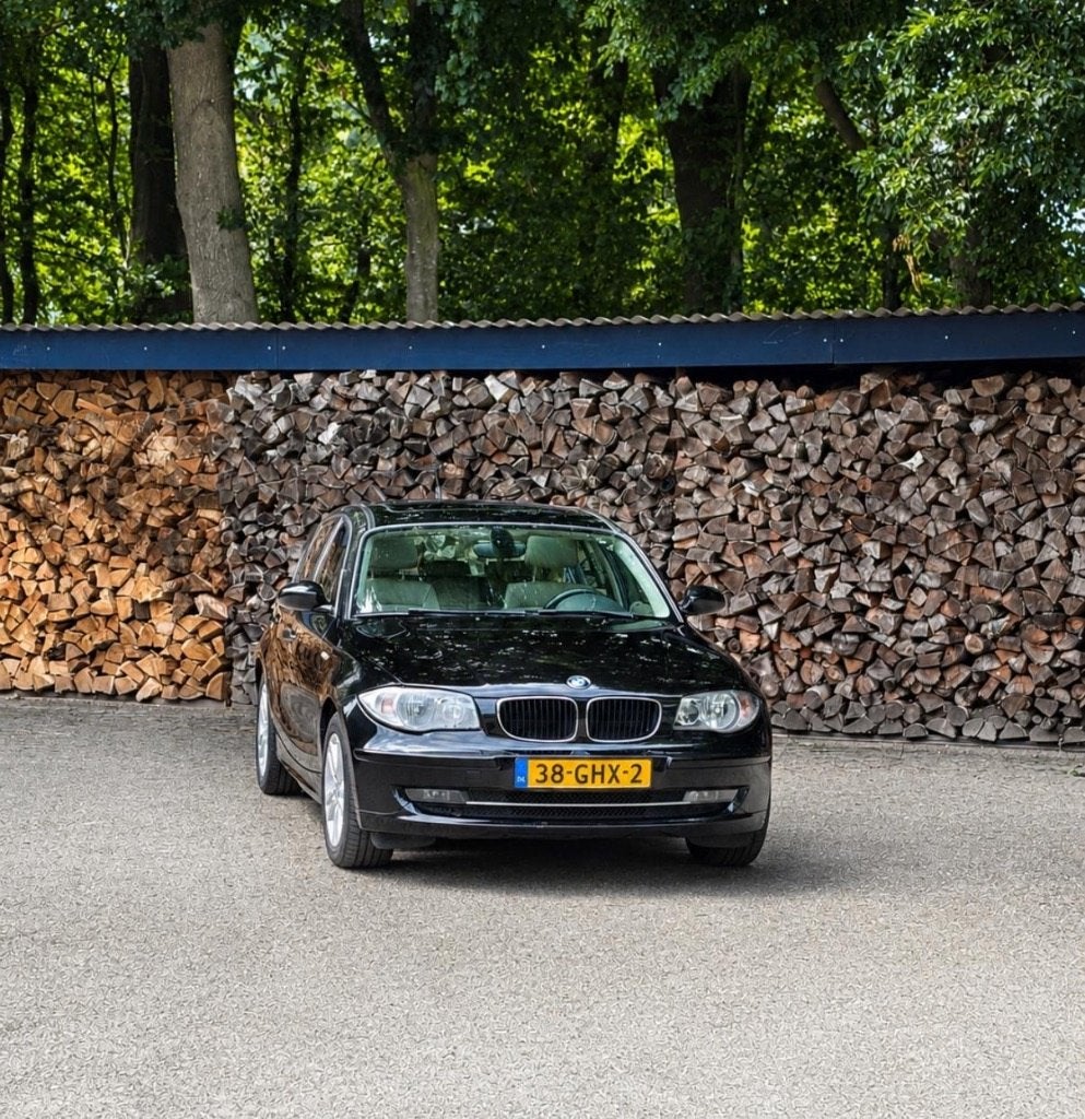 BMW 1-Serie 2.0 118I 5DR 2008 Zwart, Auto's, BMW, 1-Serie, Achterwielaandrijving, 1995 cc, Beige