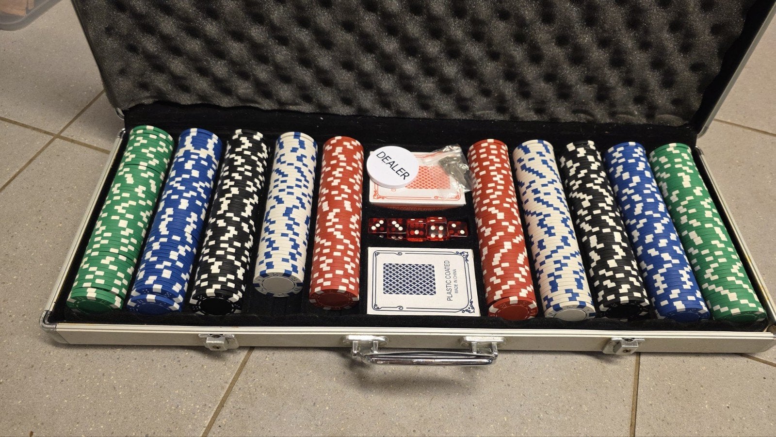 Pokerset in aluminium koffer met fiches en kaarten, Vijf spelers of meer, Ophalen of Verzenden, Gebruikt