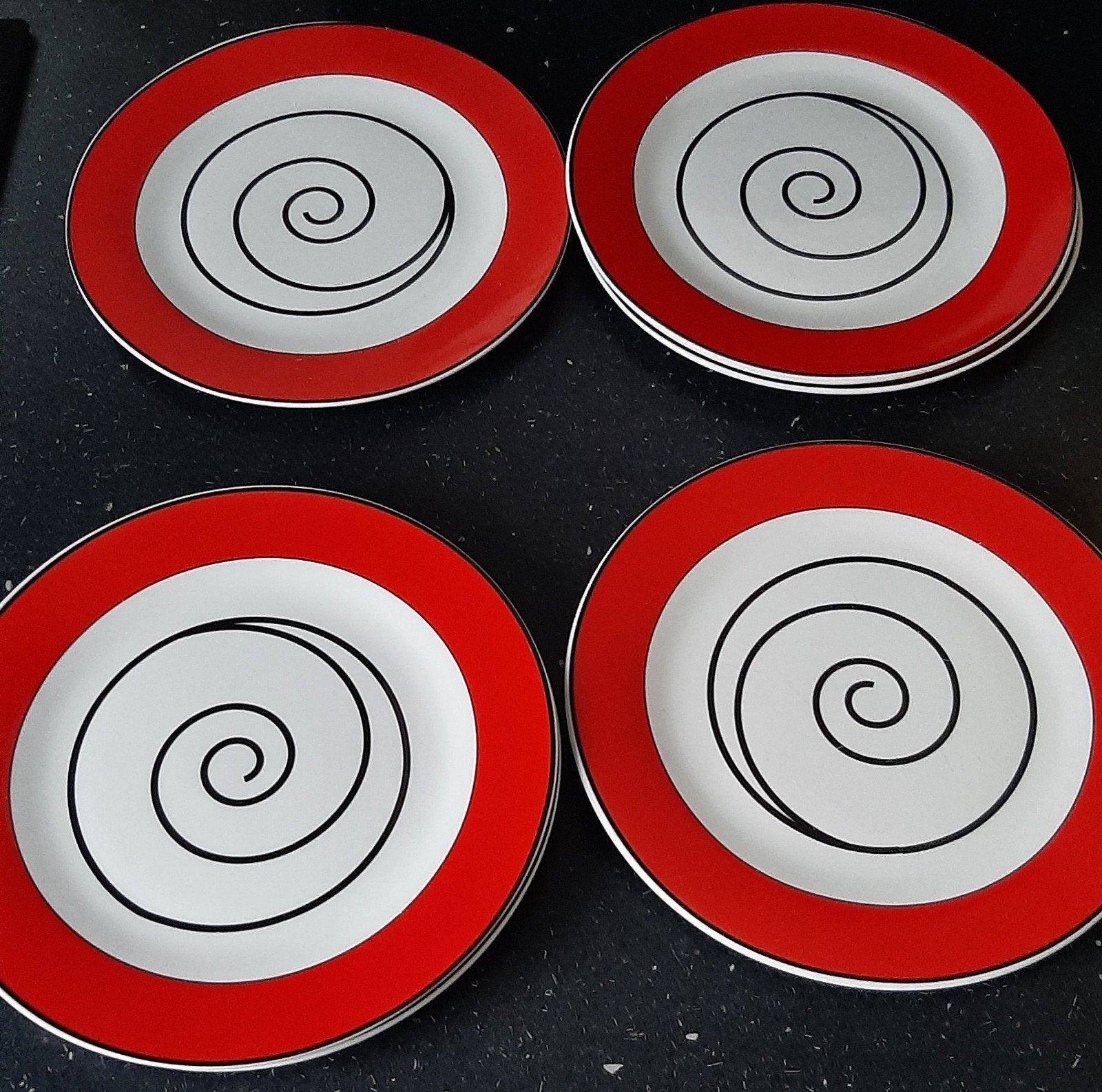 6x borden bord rood wit spiraalmotief - Veda Sunrise Dining, Gebruikt, Overige merken, Ophalen of Verzenden, Bord(en)
