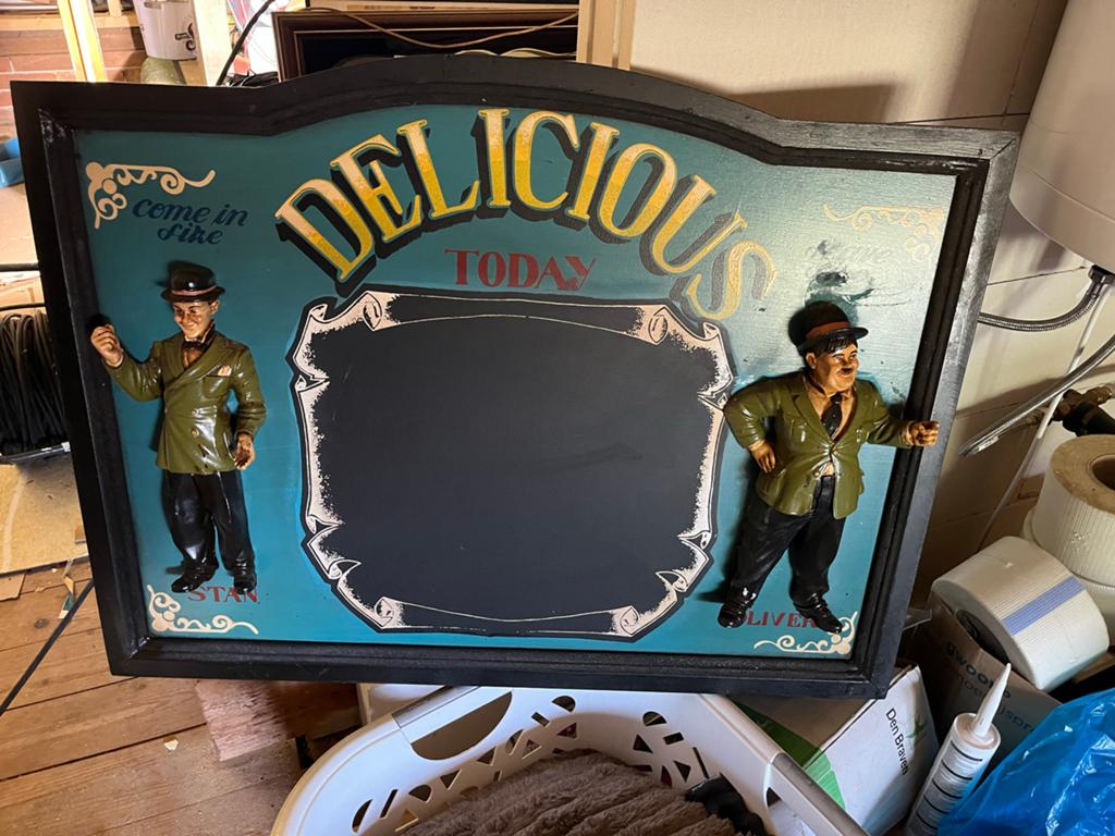 Vintage Laurel & Hardy krijtbord - 'Delicious Today', Huis en Inrichting, Ophalen, Gebruikt, Meerkleurig, Vintage