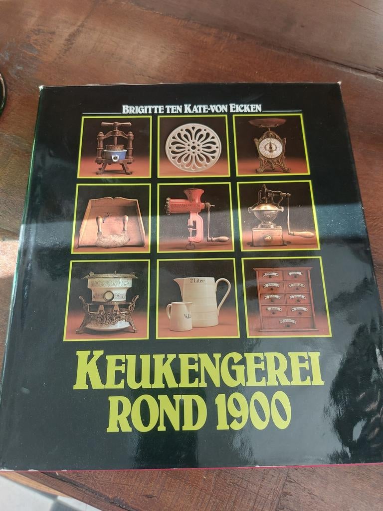 Oude keuken spullen spulletjes in het boek, Antiek en Kunst, Antiek | Keukenbenodigdheden, Ophalen of Verzenden