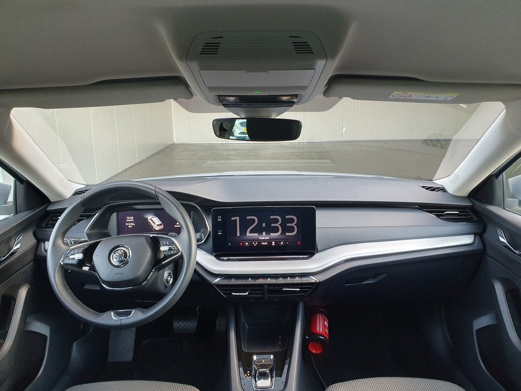 Skoda Octavia Combi 1.0 e-TSI Business Edition NAVI/CARPLAY/, Stof, Gebruikt, Euro 6, 1252 kg