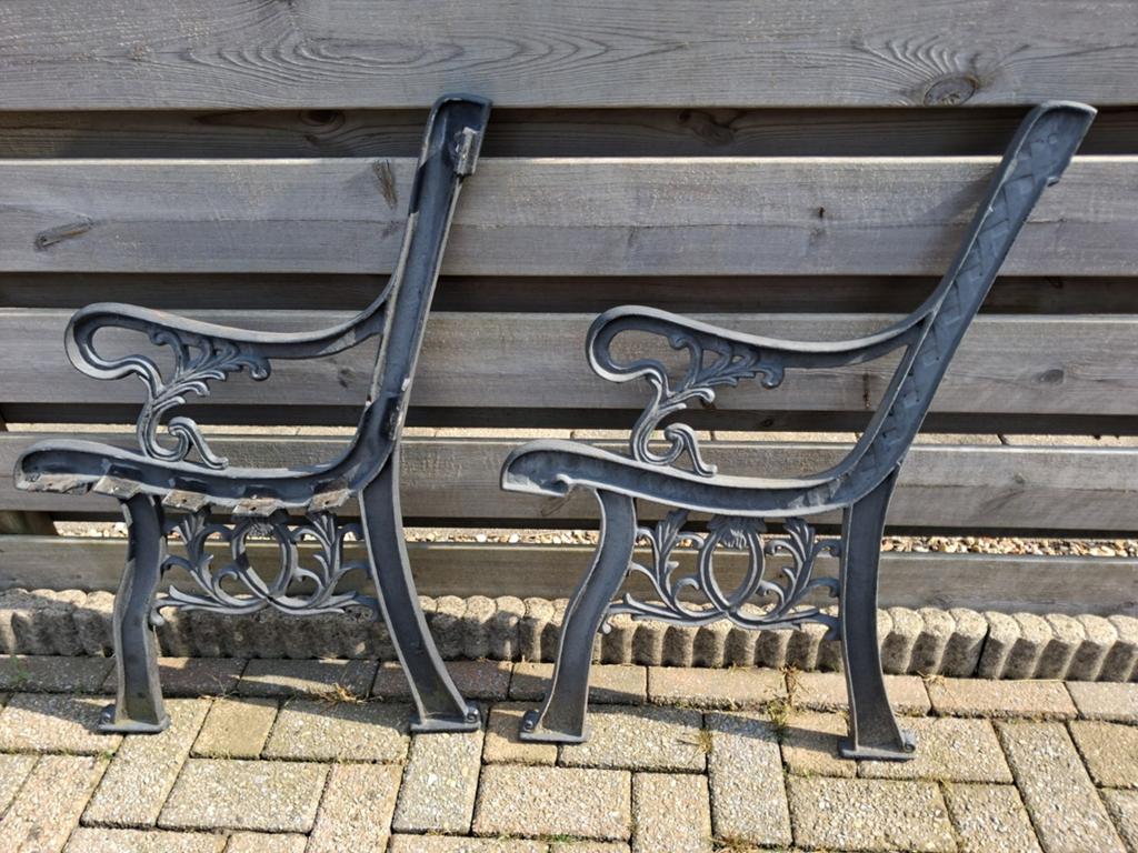 Antieke gietijzeren tuinbank., Tuin en Terras, Ophalen, Gebruikt, Metaal