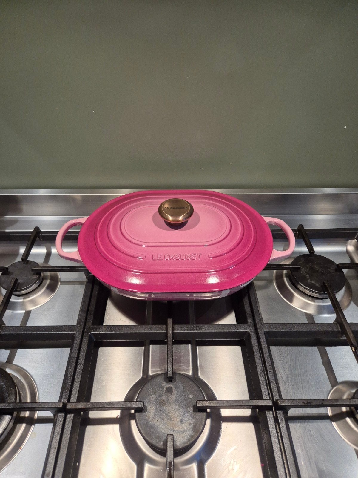 Le creuset braadpan Oblong Berry, Huis en Inrichting, Keuken | Potten en Pannen, Nieuw, Braadpan, Gietijzer, Geschikt voor inductie