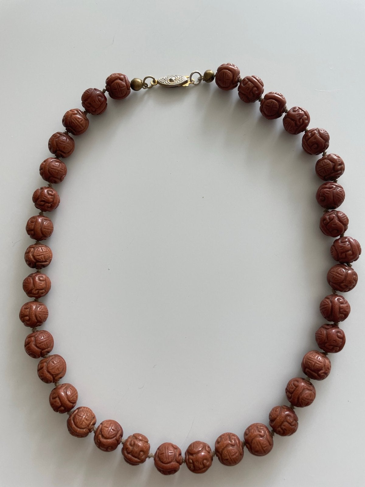 Handgesneden Chinese ketting van perzikpitten - Arhats, Ophalen of Verzenden, Gebruikt, Bruin, Overige materialen