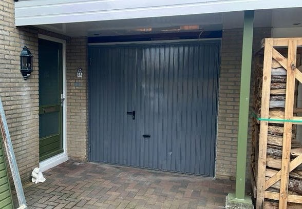 Garagedeur garage kanteldeur met loopdeur238 cm breed, Doe-het-zelf en Verbouw, Ophalen, Gebruikt, Garagedeur, 120 cm of meer