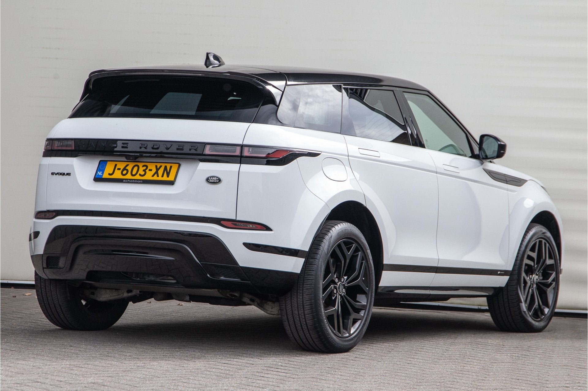 Land Rover Range Rover Evoque 1.5 P300e AWD R-Dynamic SE, Me, Auto's, Land Rover, 309 pk, Euro 6, Wit, Bedrijf
