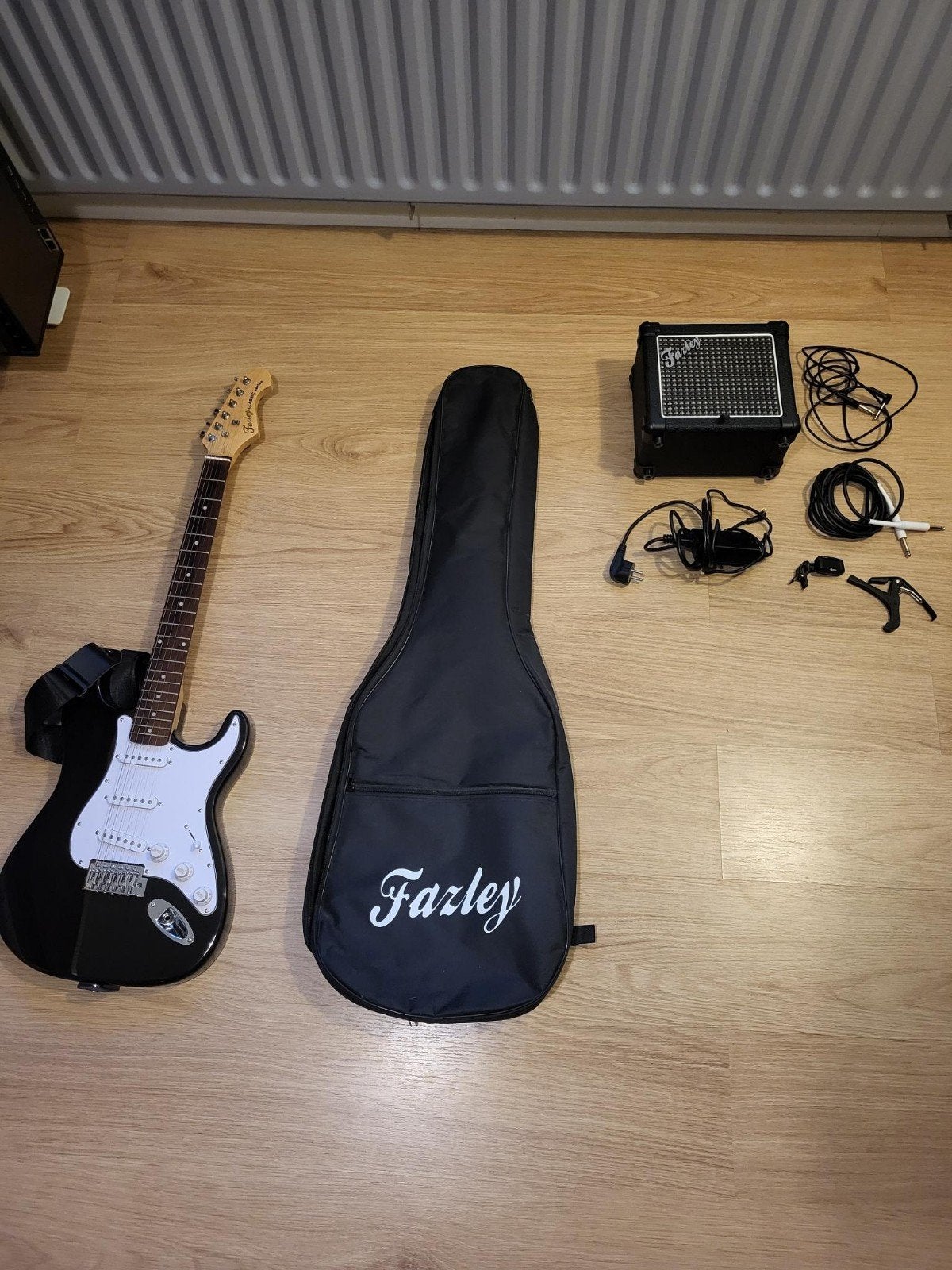 Fazley FST118BK Elektrische Gitaar Starterspakket, Met versterker, Zo goed als nieuw, Solid body, Ophalen