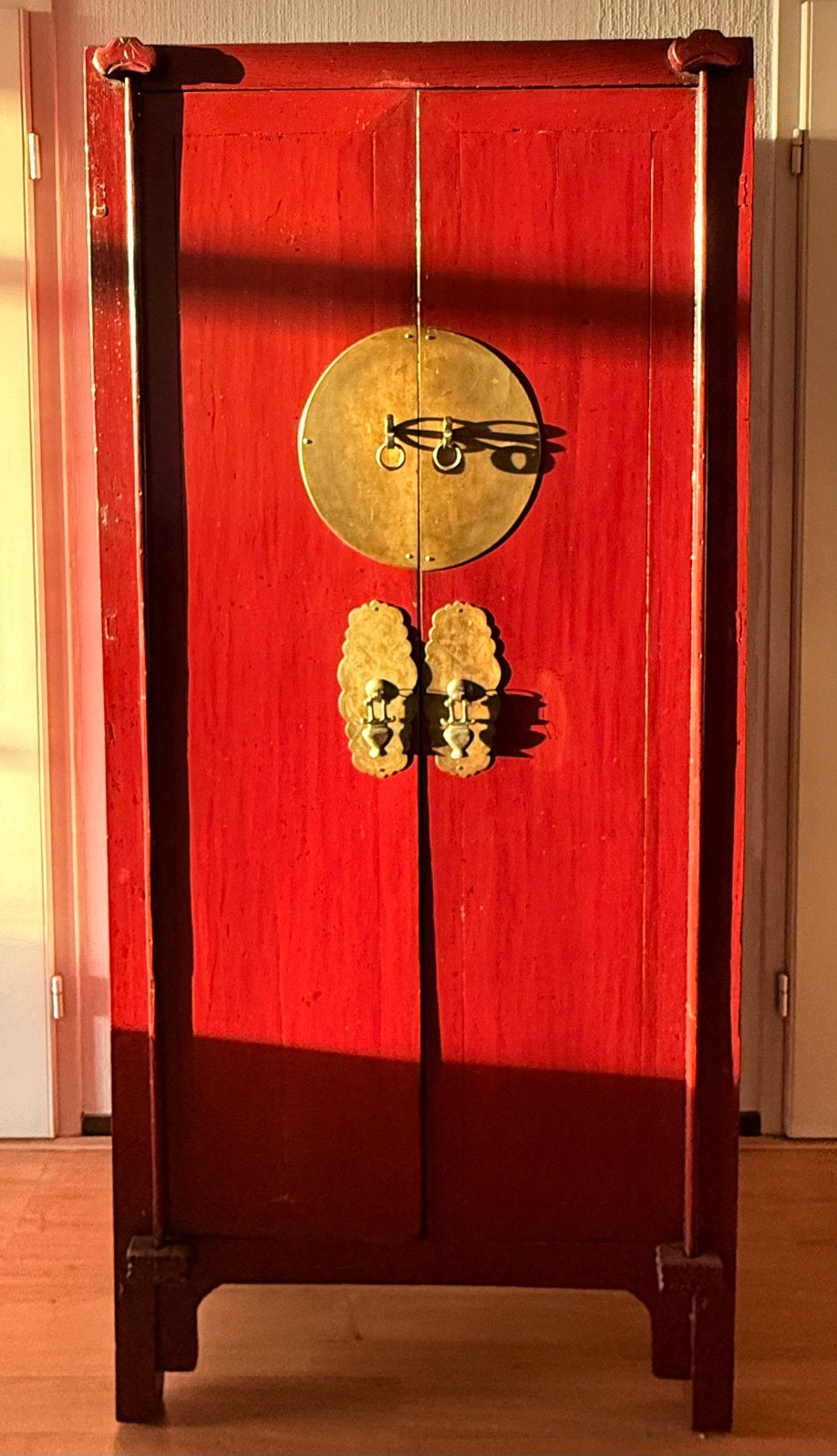 Chinese bruidskast van massief hout/ ambachtelijke kast, Ophalen