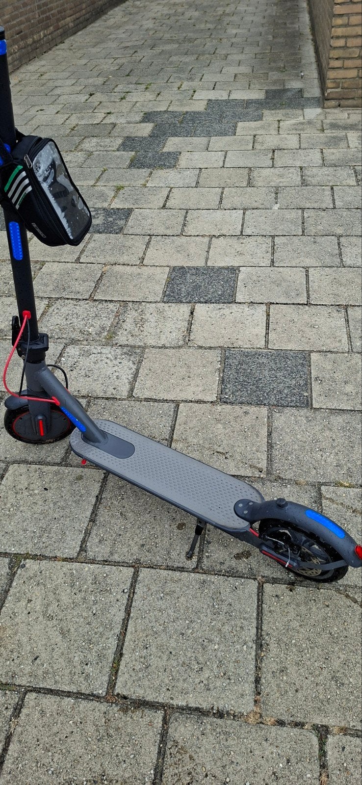 Tuya Elektrische step met slot en tasje en acculader, Ophalen of Verzenden, Gebruikt, Elektrische step (E-scooter), Onbekend