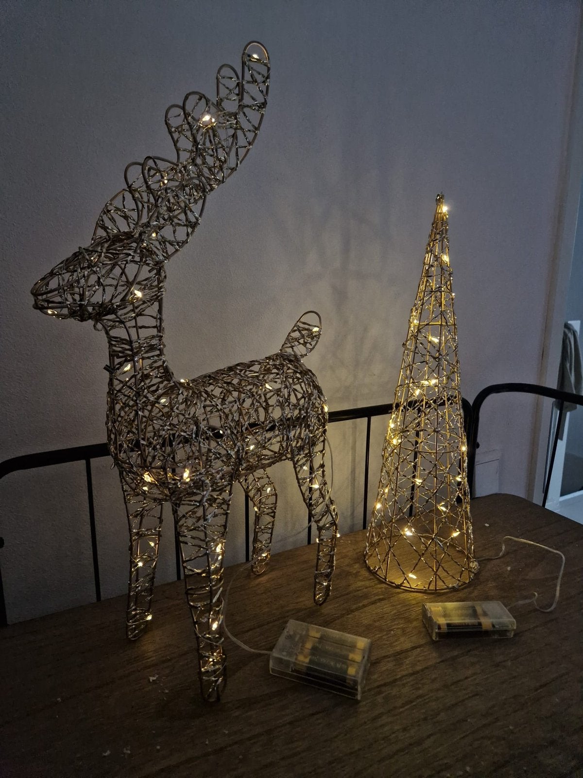 Hert en kegel met verlichting, Diversen, Kerst, Ophalen of Verzenden
