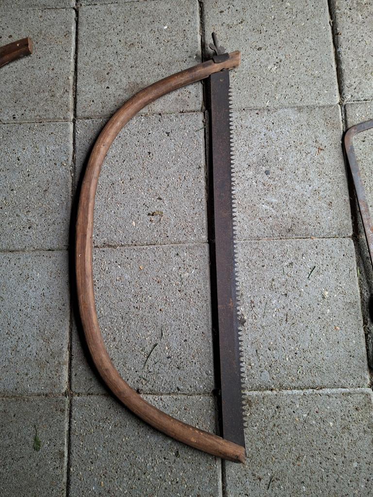 Oude handzaag met houten frame, Ophalen, Gebruikt