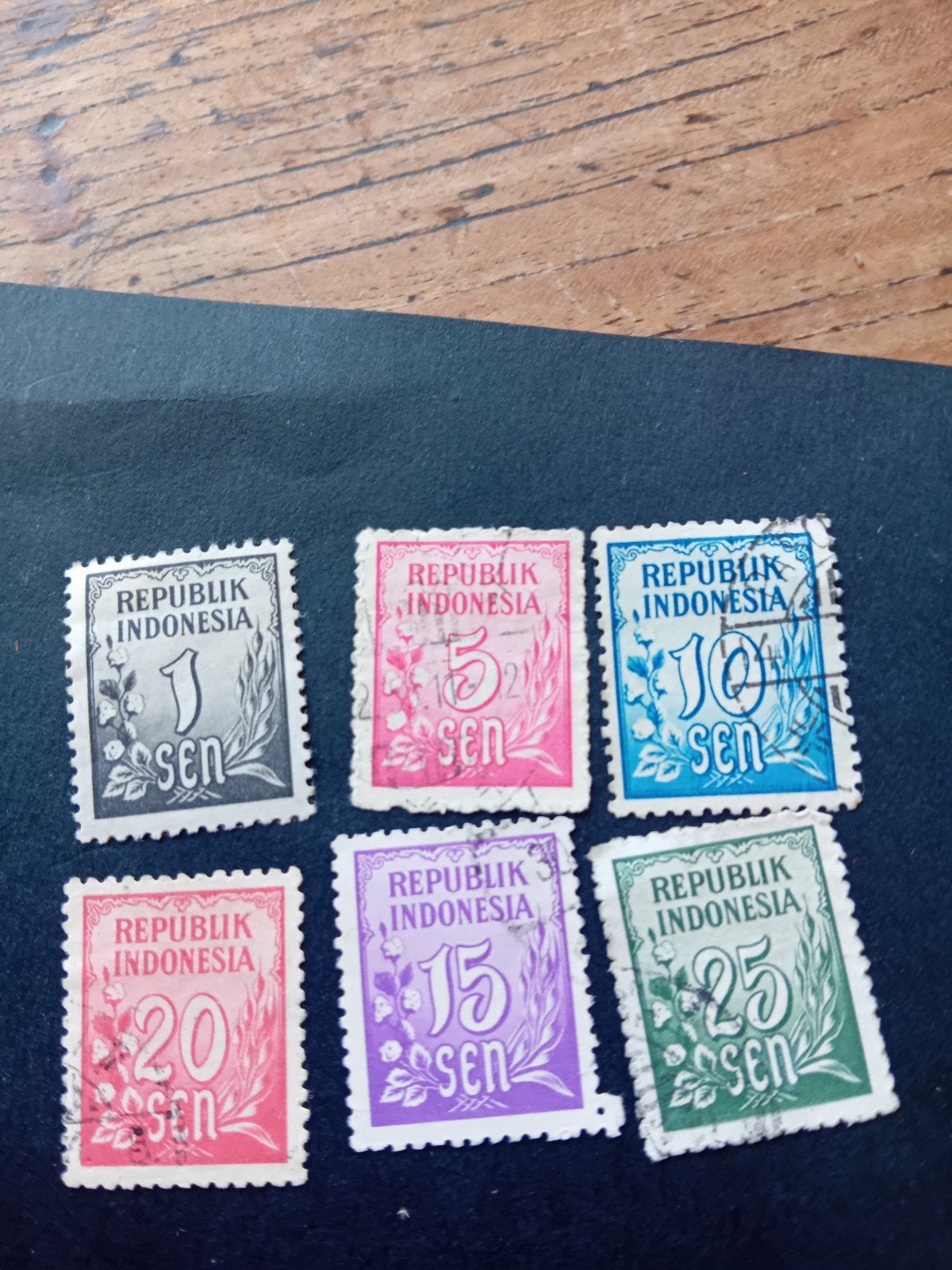 Set van 6 gestempelde Indonesische postzegels, Ophalen of Verzenden, Zuidoost-Azië