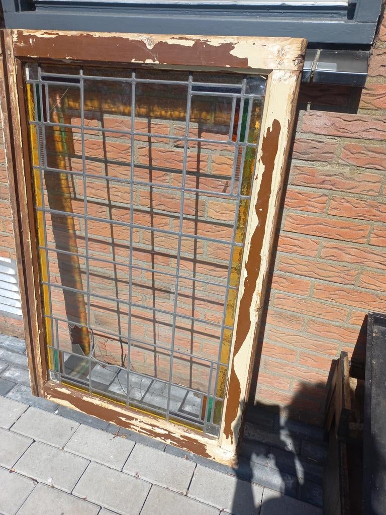 Authentiek glas in lood raam met houten kozijn, Ophalen, Gevelraam of Ruit, Gebruikt, Glas in lood