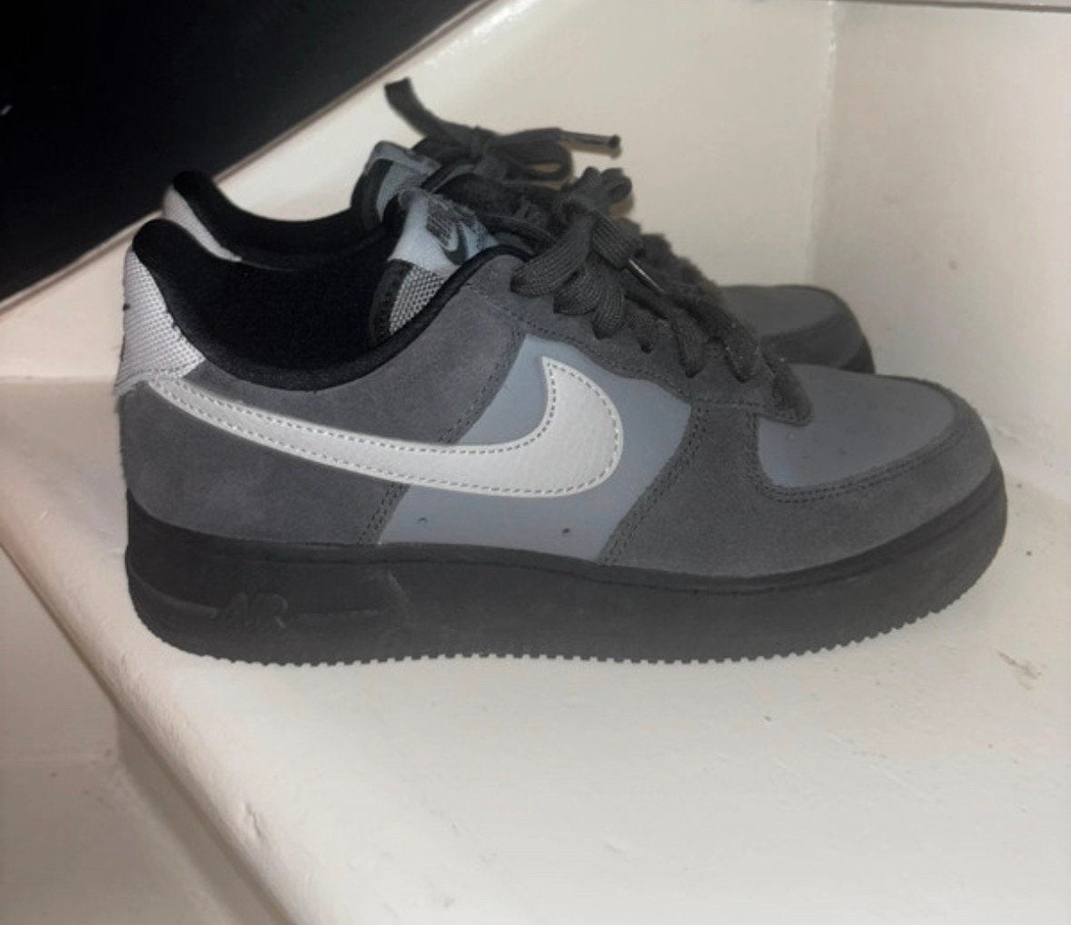 Nike Airforce 1’ 07LV8 Antraciet wolf grey 38,5, Ophalen of Verzenden, Zo goed als nieuw, Overige kleuren