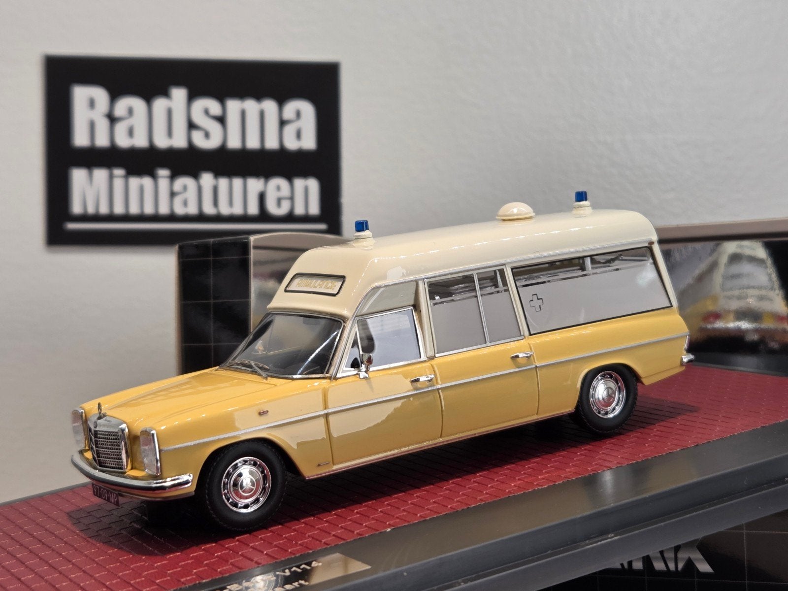 Mercedes-Benz V114 Ambulance westerbaan dedemsvaart 1:43, Overige merken, Auto, Nieuw, Ophalen of Verzenden