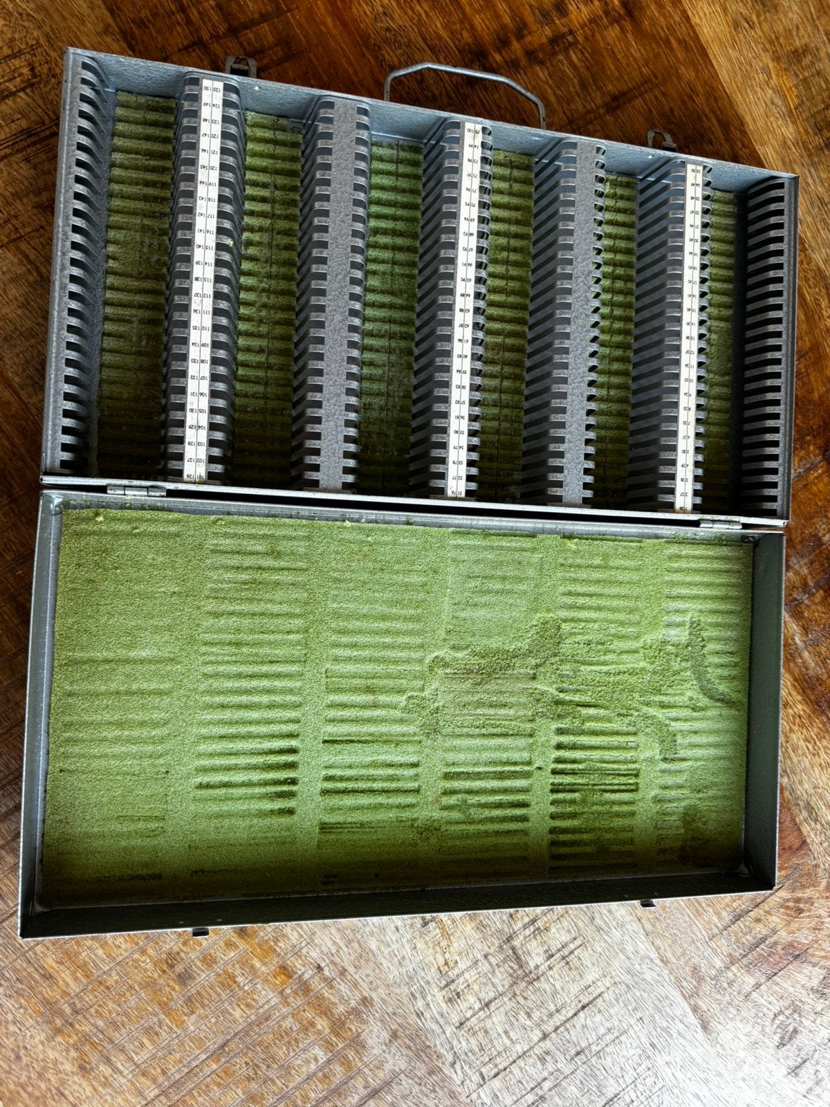 Kistje voor munten of fiches (jetons), Ophalen, Gebruikt