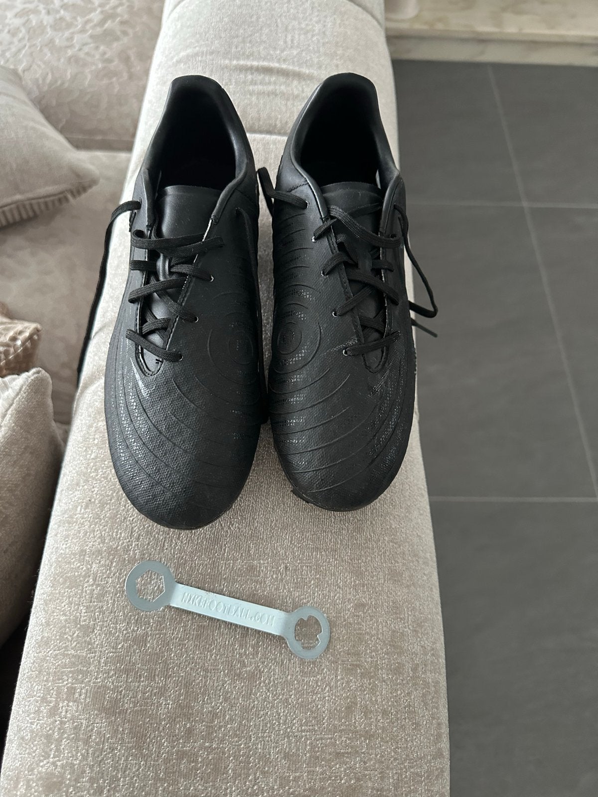 Nike voetbalschoenen met metalen noppen maat 40, Ophalen of Verzenden, Zo goed als nieuw, Schoenen