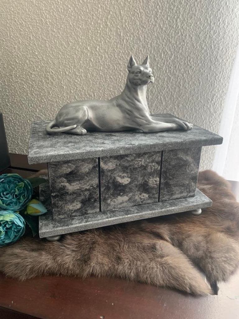 Dobermann urn incl. hondenbeeld als set of als los beeld., Dieren en Toebehoren, Ophalen of Verzenden, Nieuw, Overige typen