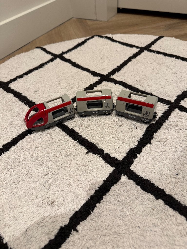Heel goed 3x Brio houten trein rood grijs wagons 33505 set, Ophalen of Verzenden, Gebruikt