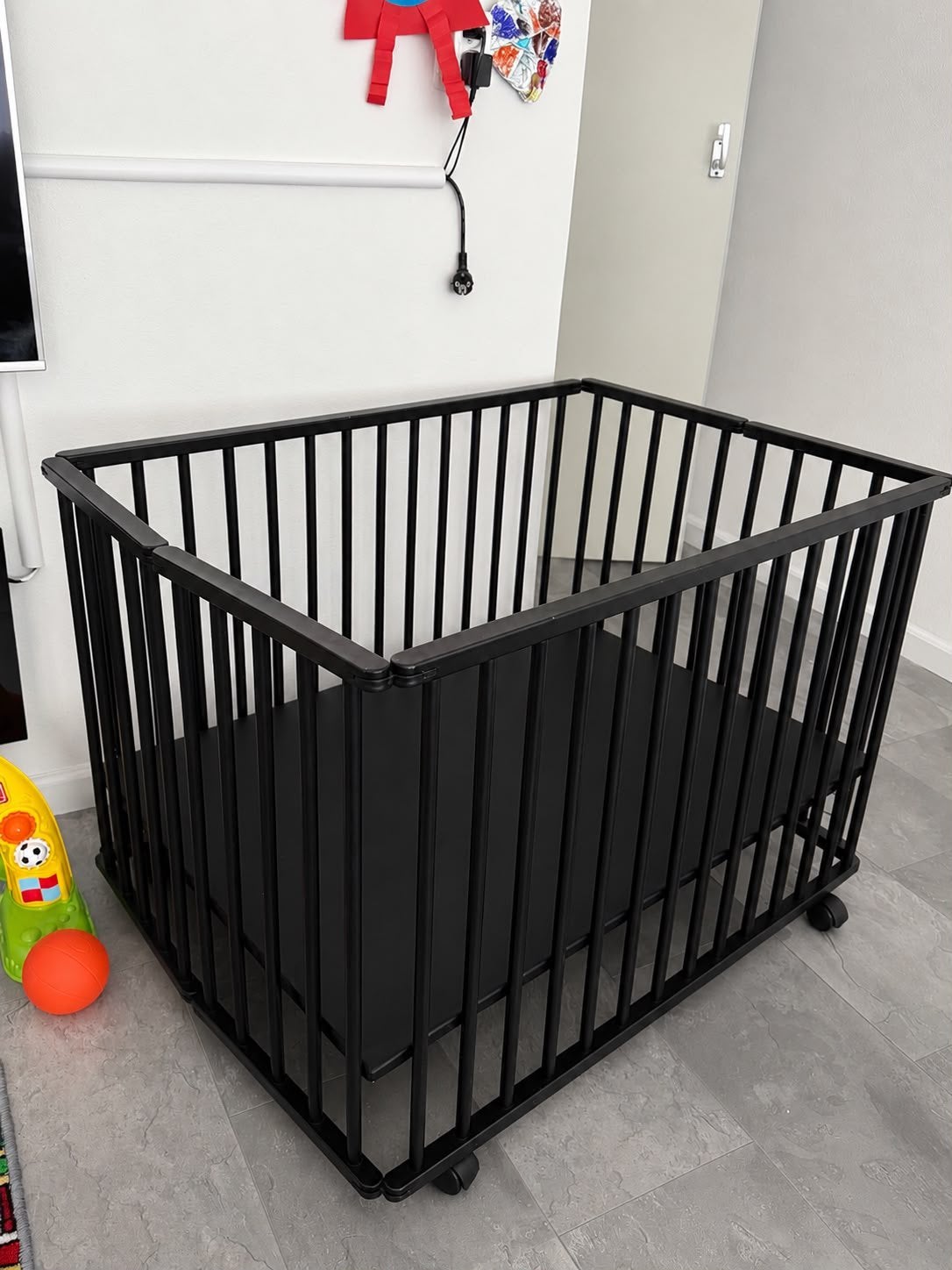 Baby Box Zwart, Kinderen en Baby's, Boxen, Ophalen of Verzenden, Zo goed als nieuw, Vierkant, Wieltjes