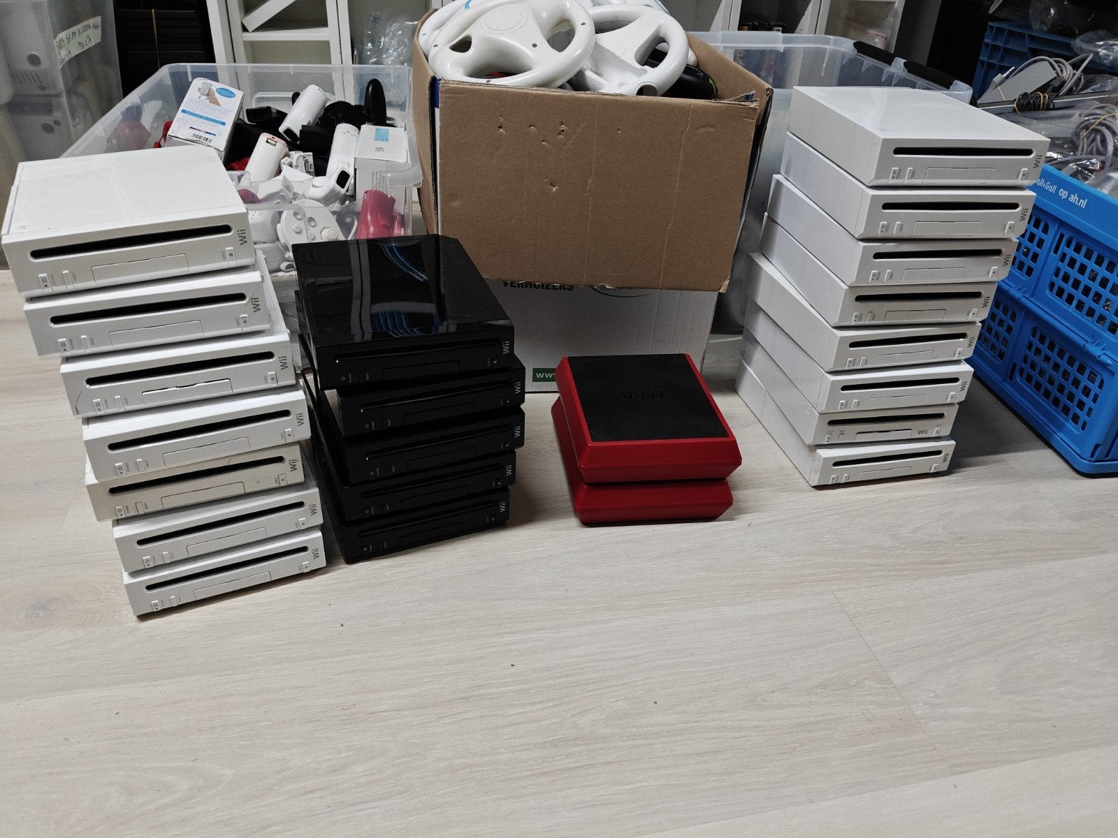 Wii Consoles, controllers, nunchucks, stuurtjes en kabels, .., ., Ophalen of Verzenden, Zo goed als nieuw