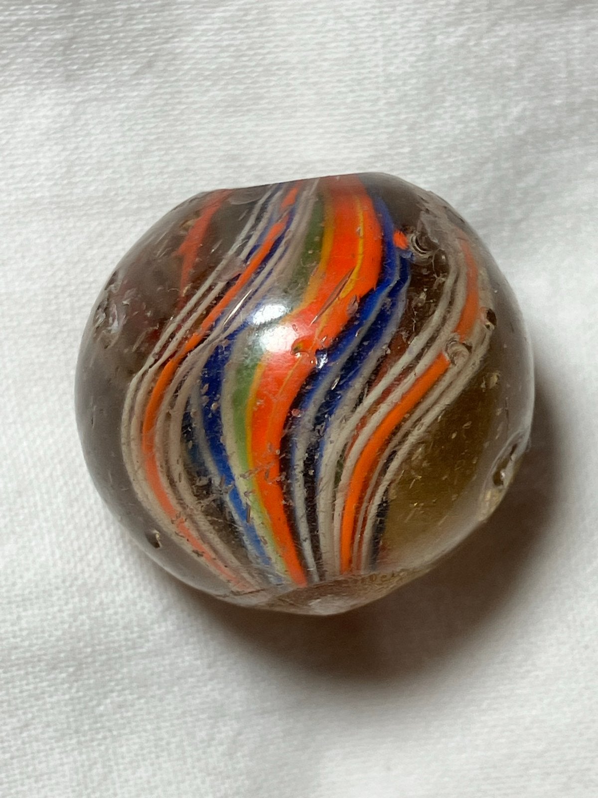 Antieke Core Swirl knikker - rood, groen, blauw, Ophalen of Verzenden
