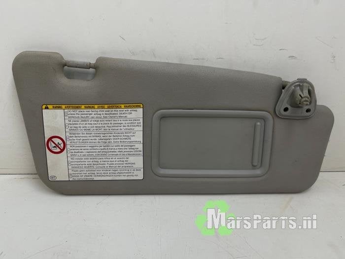 Zonneklep van een Daihatsu Cuore