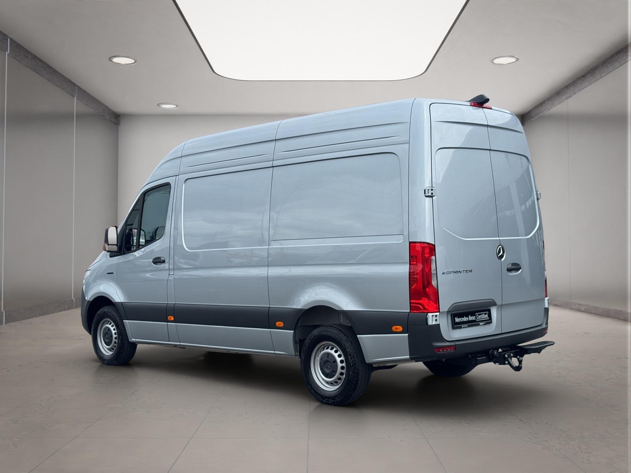Mercedes-Benz eSprinter 320 L2 Pro 81kWh | Trekhaak, Auto's, Automaat, 81 kWh, Achterwielaandrijving, Gebruikt