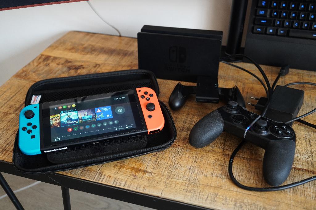 Nintendo Switch, Spelcomputers en Games, Switch 2019 Upgrade, Met games, Ophalen of Verzenden, Zo goed als nieuw