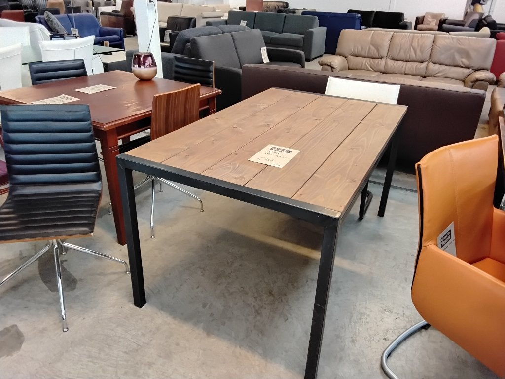 Veel eettafels! Oa 210 x 100 cm, voor 150=.  Second Life Wga