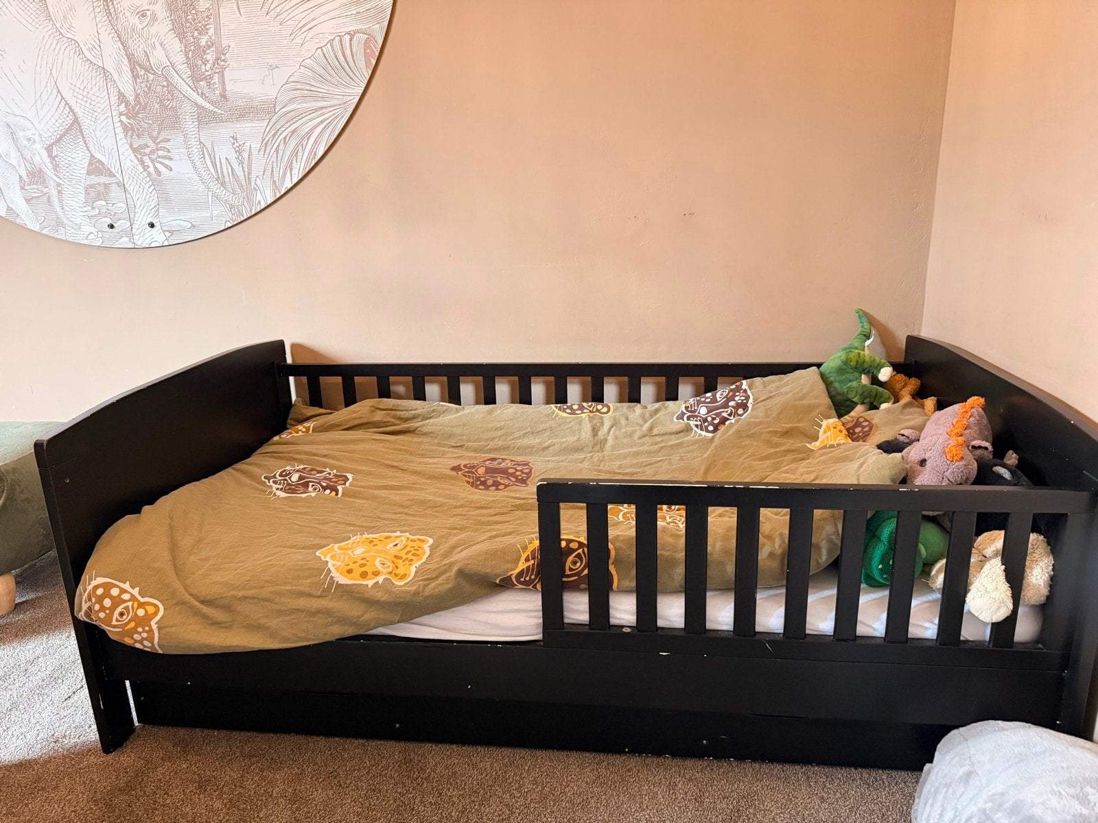 Peuterbed zwart 140x70 met lade en toebehoren, Kinderen en Baby's, Kinderkamer | Bedden, Ophalen, Gebruikt, 140 tot 160 cm, 70 tot 85 cm