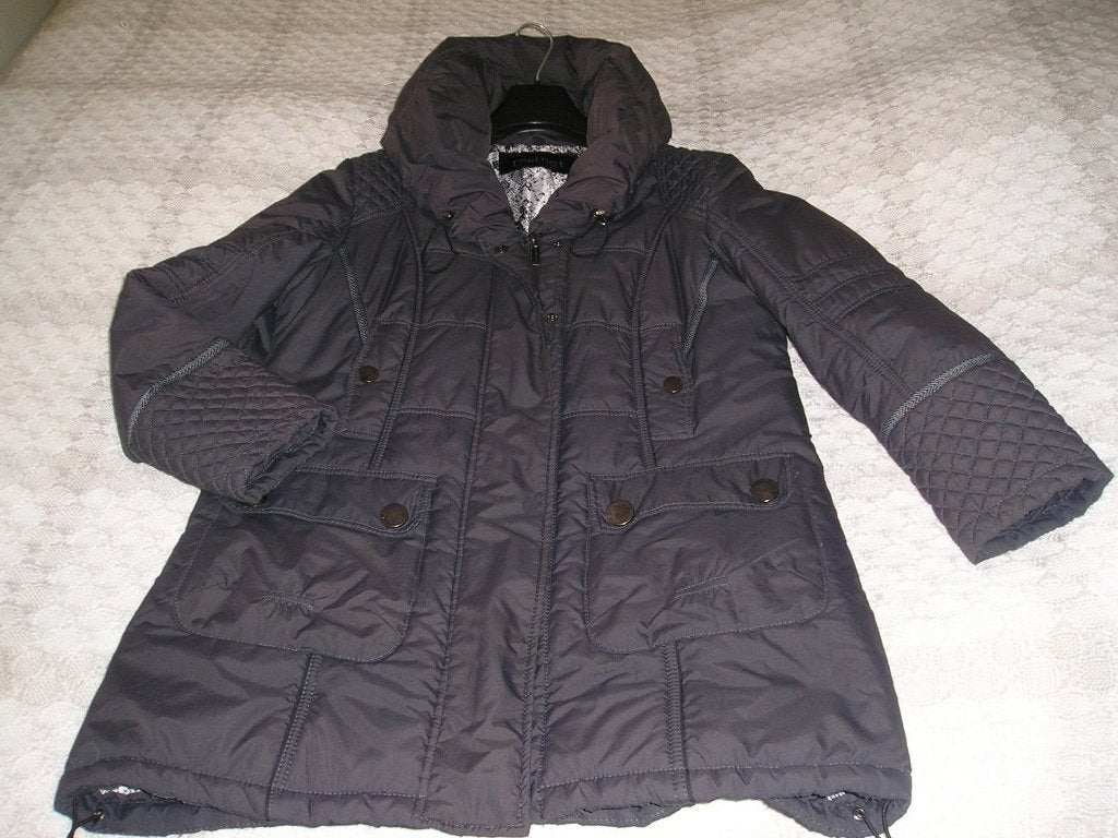 grijze winterjas District maat 42, Kleding | Dames, Jassen | Winter, Ophalen, Maat 42/44 (L), Zo goed als nieuw, District