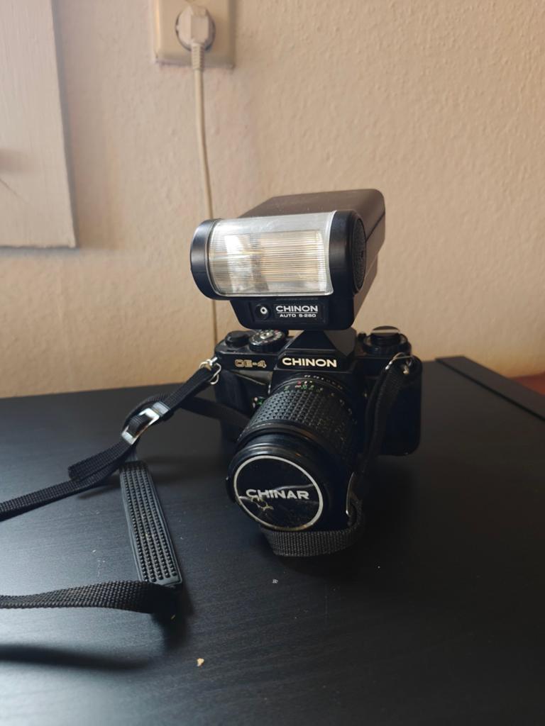 Chinon CE-4 Spiegelreflexcamera met flitser, Ophalen, Niet werkend, Spiegelreflex, Overige Merken