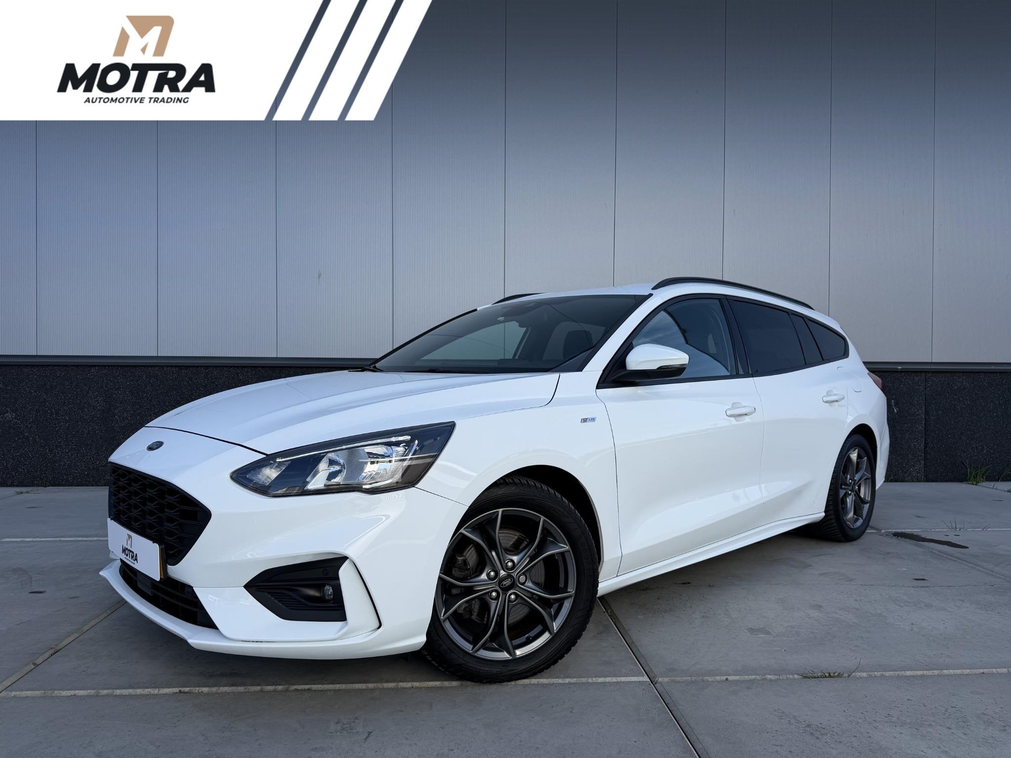 Ford Focus Wagon 1.0 EcoBoost Automaat ST-Line | Winter Pack, Auto's, Gebruikt, Euro 6, 715 kg, Wit